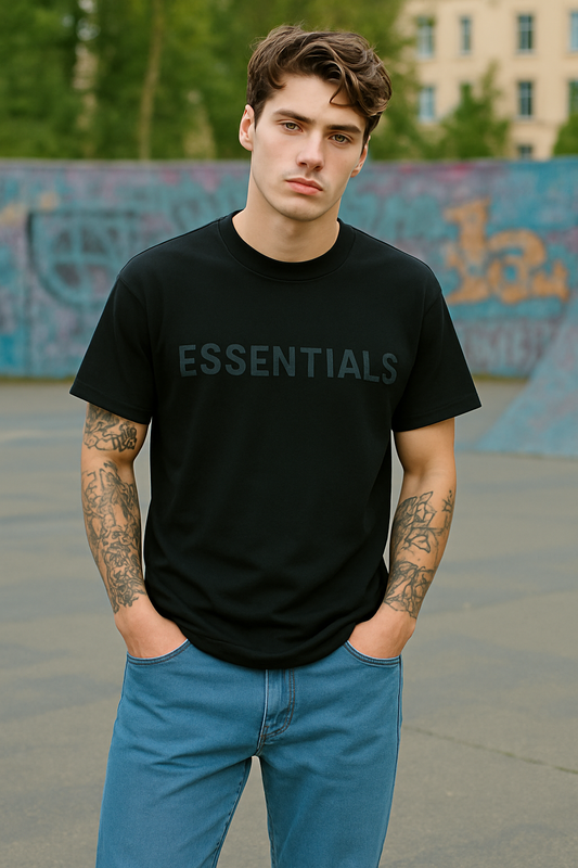 Essentials Black T-Shirt – Minimalist Streetwear Style oversize