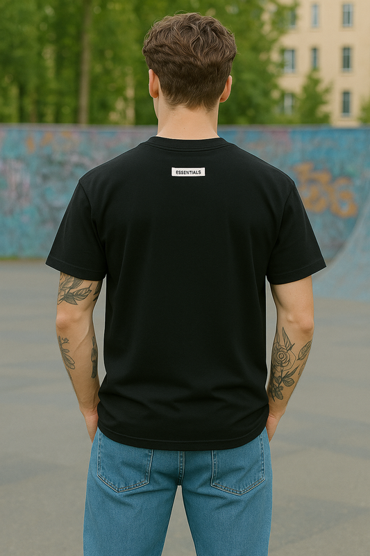 Essentials Black T-Shirt – Minimalist Streetwear Style oversize